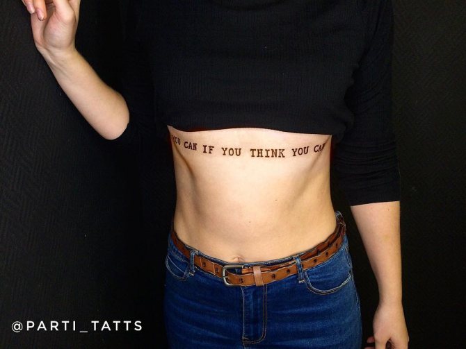 tatouage sur la poitrine