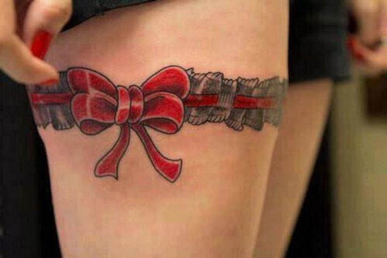 Tatouage jarretière (83 photos) - signification, croquis pour filles sur cuisse, jambe