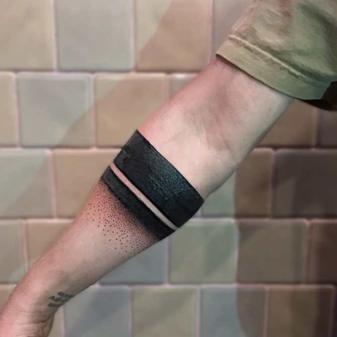 tatouer des rayures sur la main