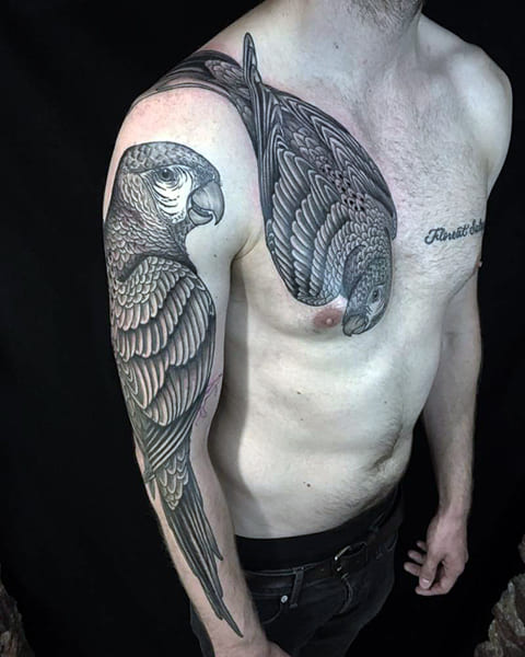 Tatouage de perroquet pour les hommes