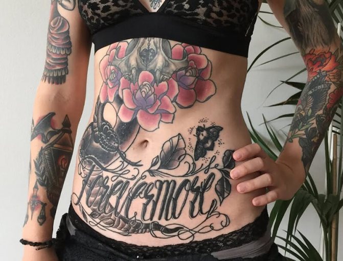 Tatouage après la grossesse - Tatouage sur le ventre après l'accouchement