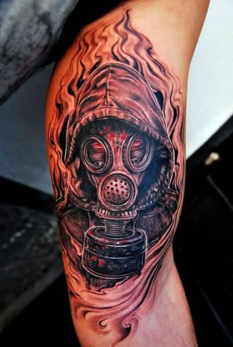 Tatouage de masque à gaz - photo sur la main