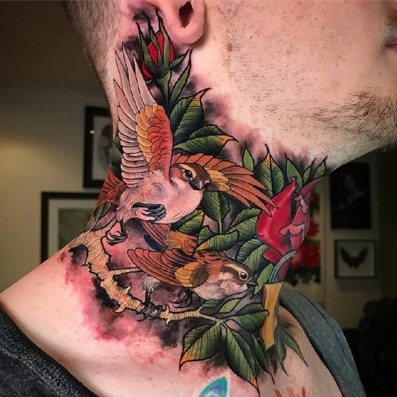 Oiseaux tatoués - tatouage d'oiseau - tatouage d'oiseau sur le cou