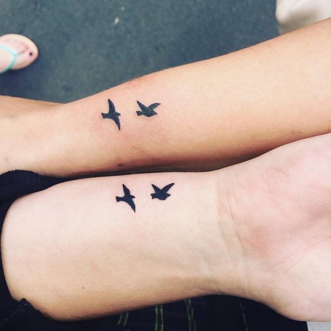 Tatouage d'oiseaux - Tatouage d'oiseaux - Tatouage d'un oiseau volant