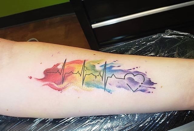 Tatouage de Pulse sur le poignet, le cou, la main. Croquis, signification, photo