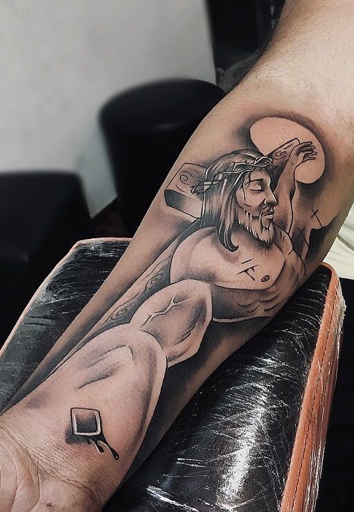 Tatouage de Jésus crucifié