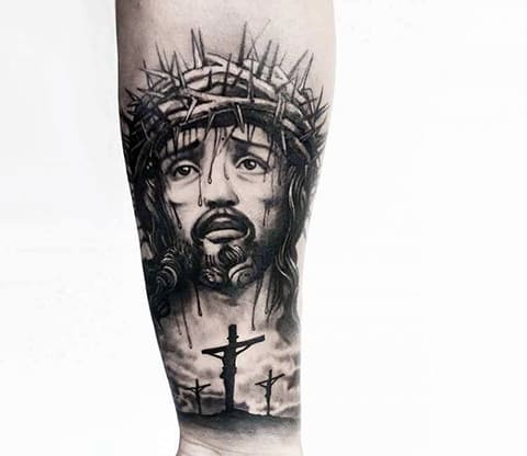 Tatouage de Jésus-Christ crucifié sur la croix