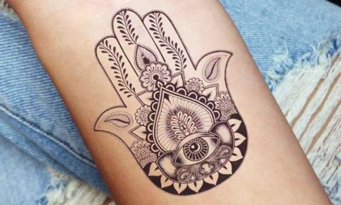 Tatouage de la main de Fatima. Croquis, significations pour les filles, photos