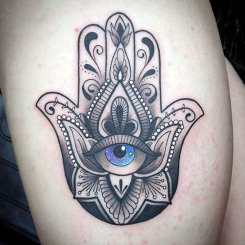Tatouage de la main de Fatima avec un œil