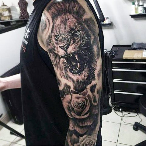 Tatouage bras pour hommes - lion