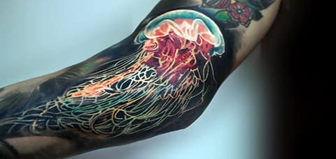Manchon de tatouage avec une méduse