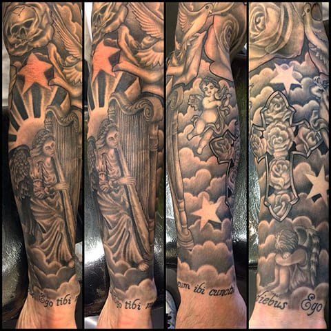 Manchon de tatouage avec des nuages