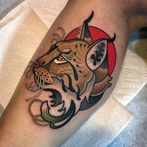 Tatouage d'un lynx sur ma jambe