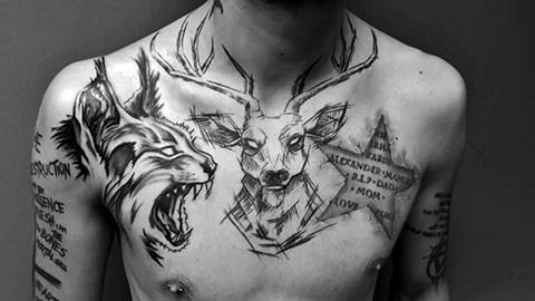 Tatouage d'un lynx sur un homme