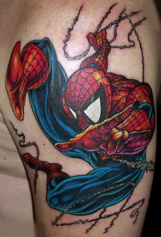 Tatouage avec Spider-Man.