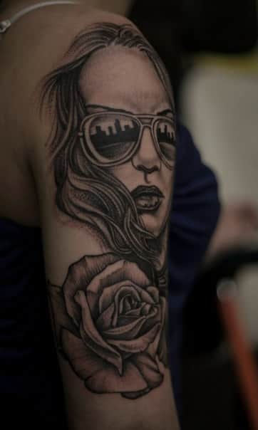 Tatouage d'une fille