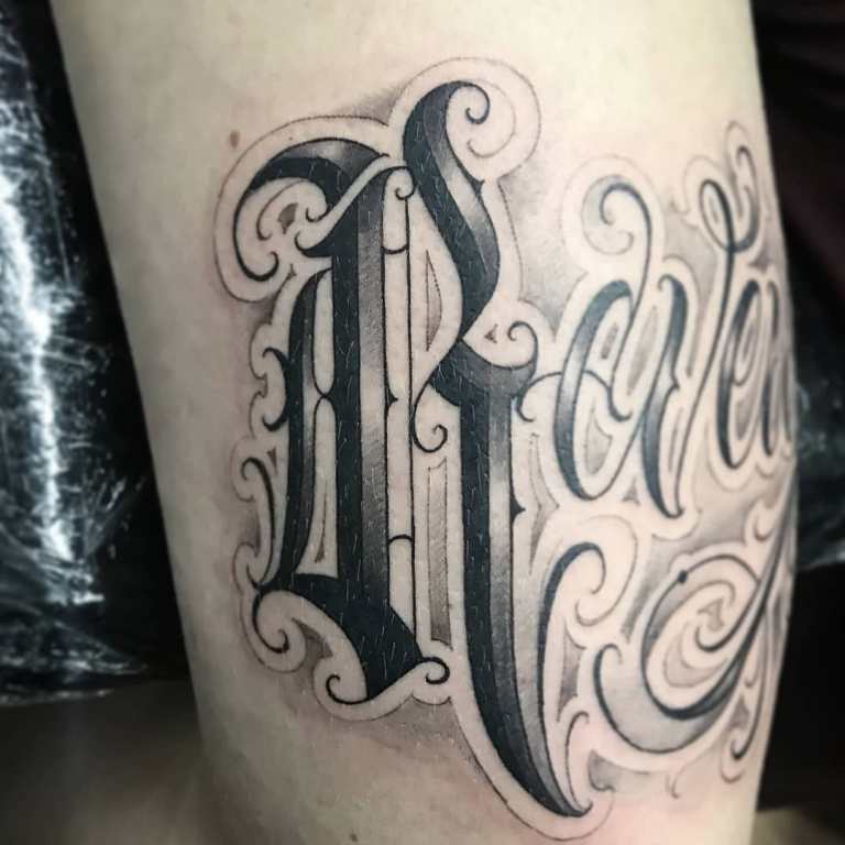 tatouage avec initiales