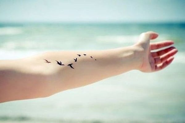 Tatouage d'un oiseau en vol