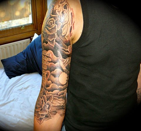 Tatouage du ciel sur la main