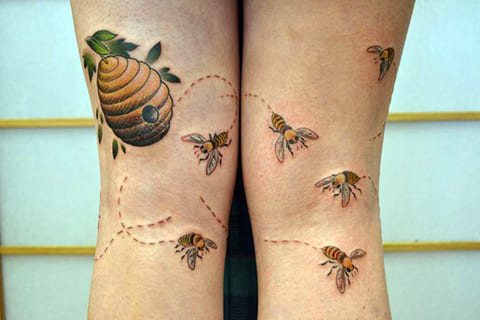 Tatouage avec des abeilles et une ruche