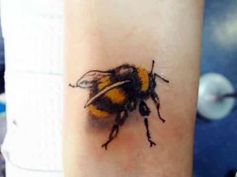 Abeille tatouée - photo