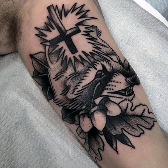 Tatouage de la croix inversée