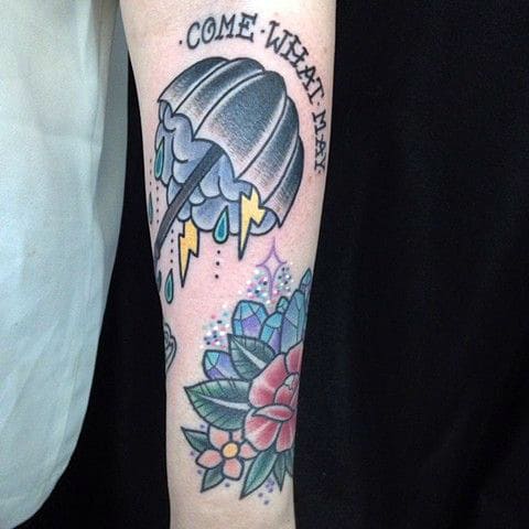 Tatouage de parapluie et de fermeture éclair