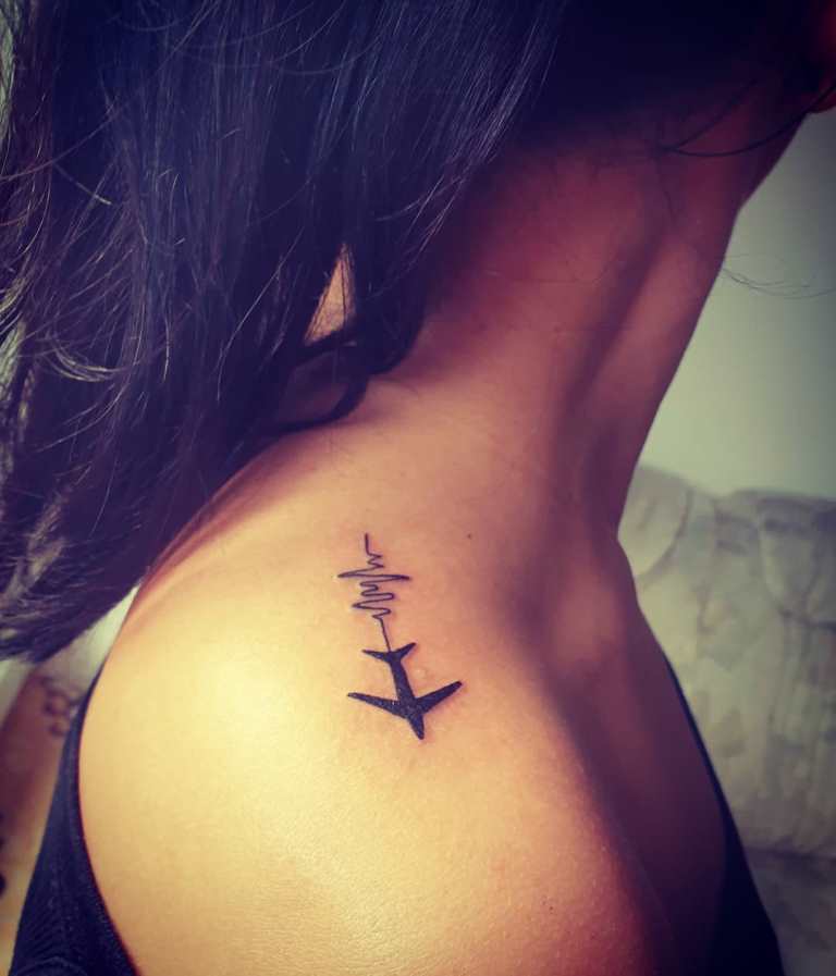signification du tatouage avion