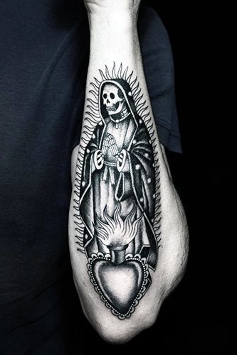 Tatouage de la Santa Muerte pour les femmes, les hommes. Signification, croquis, photos