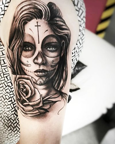 Tatouage de la Santa Muerte chez les femmes, les hommes. Signification, dessins, photos