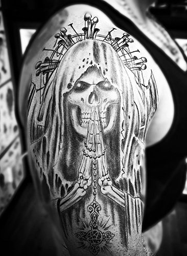 Tatouage de la Santa Muerte chez les femmes, les hommes. Signification, dessins, photos