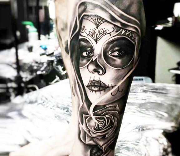 Tatouage de la Santa Muerte chez les femmes, les hommes. Signification, dessins, photos