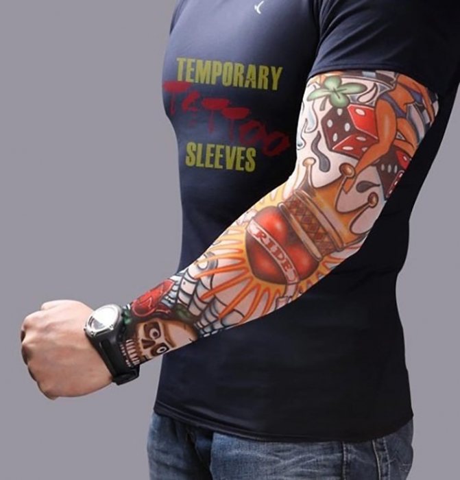 Tatouez un cœur avec une couronne sur votre bras