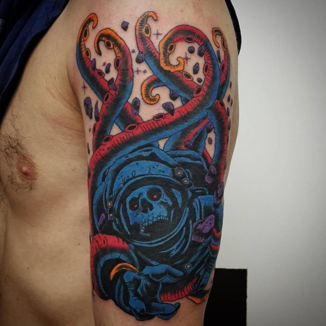 Tatouage d'un astronaute squelettique sur l'épaule