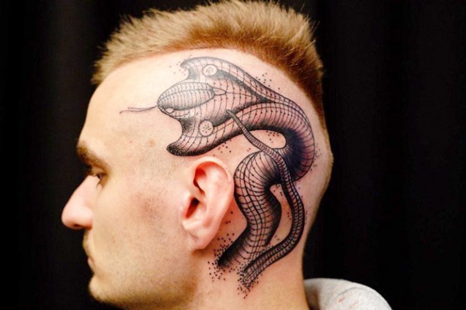 Tatouage avec signification pour les hommes. Croquis, photo