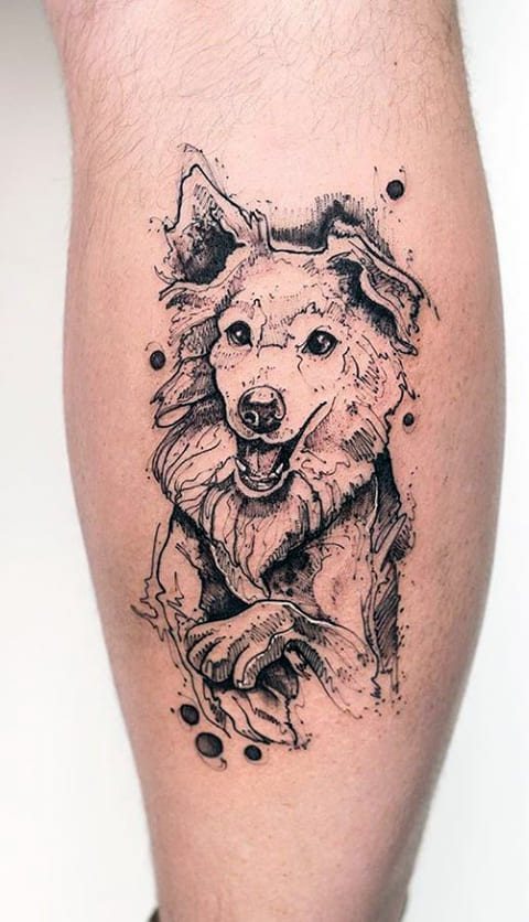 Tatouage d'un chien sur sa jambe