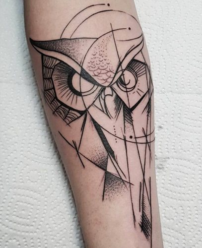 Tatouage d'une chouette sur le bras pour les filles. Photo, signification, croquis
