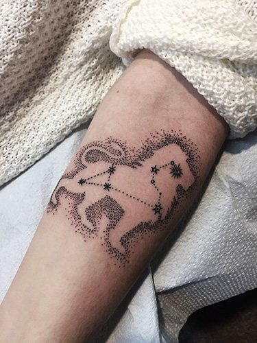 Tatouage de la constellation du Lion. Photo, signification, croquis pour les filles