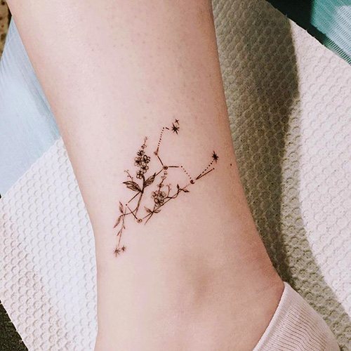 Tatouage de la constellation du Lion. Photos, signification, dessins pour les filles