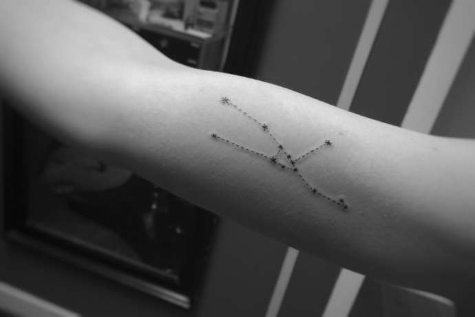 Tatouage de la constellation du Taureau