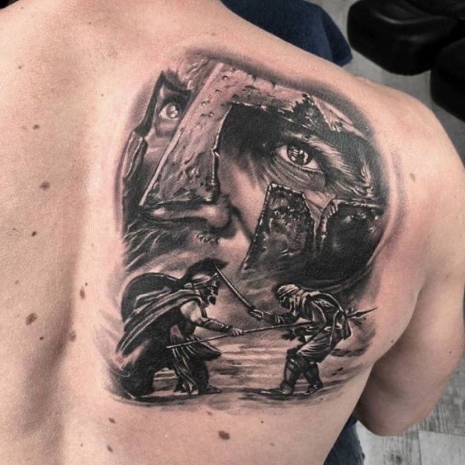 tatouage d'un spartiate dans le dos