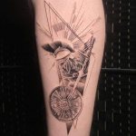 Tatouage spartiate sur la jambe