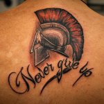 Tatouage de casque spartiate. Signification, croquis, photos