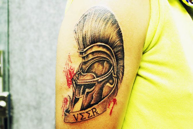 Tatouage casque spartiate. Signification, croquis, photos