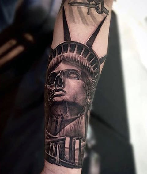 Tatouage du crâne de la Statue de la Liberté