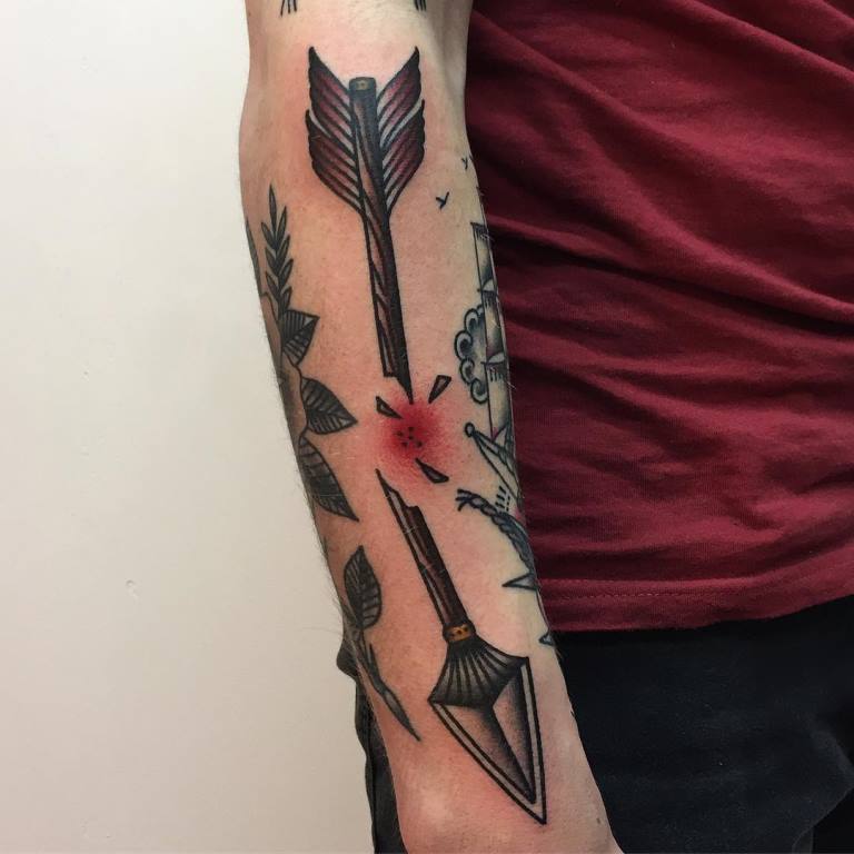signification de la flèche dans les tatouages pour hommes