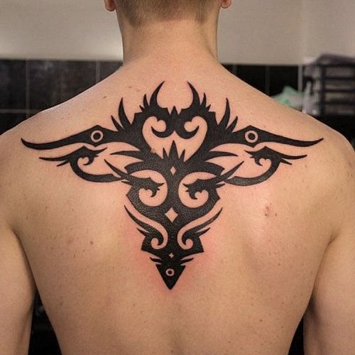 Bulle de tatouage pour les filles. Croquis, sens, photos