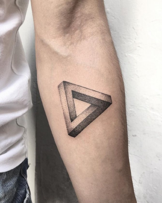 tatouage triangle