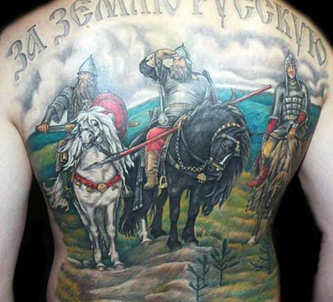 Tatouage de trois dieux dans le dos - photo