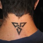 Tatouage en triangle